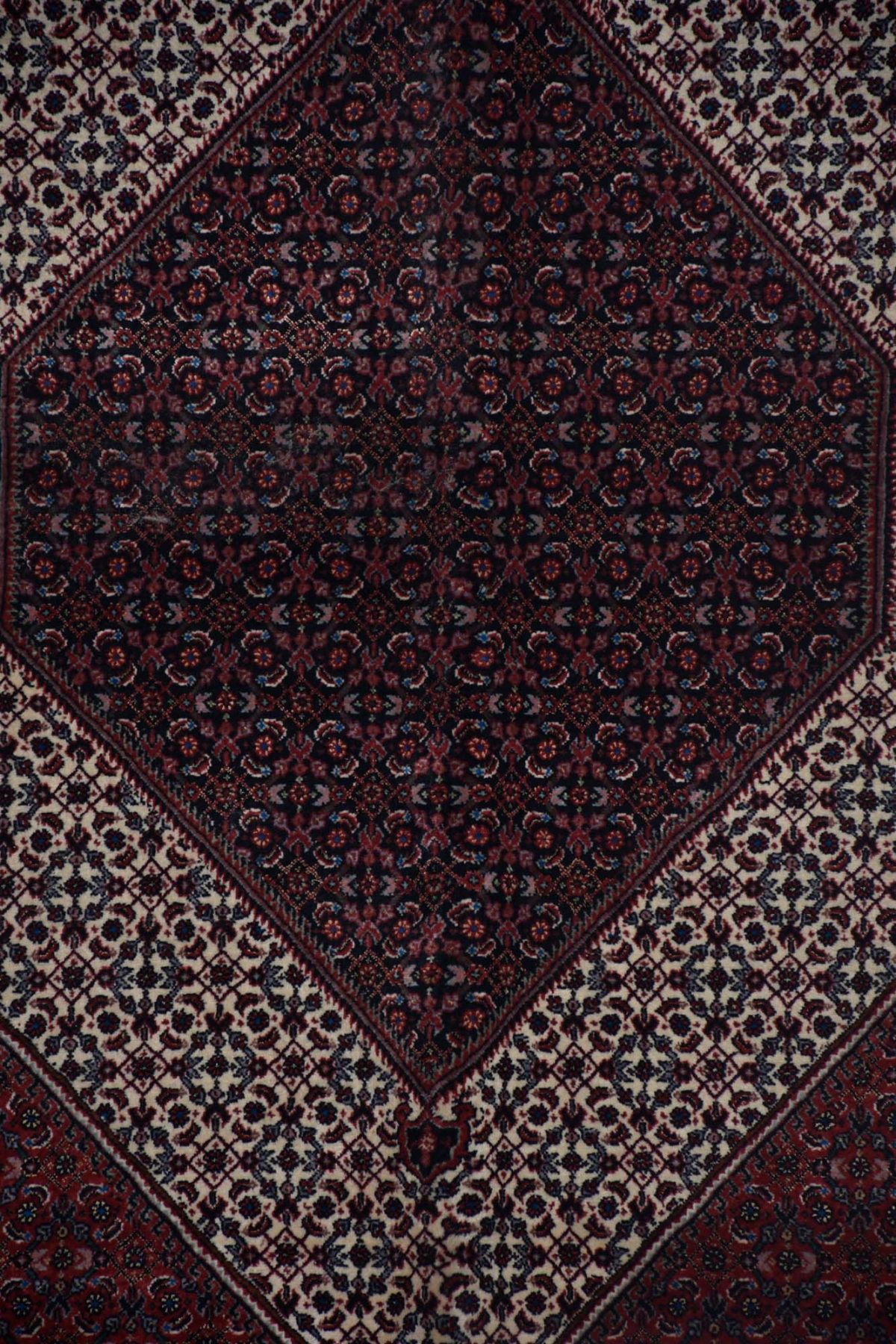 שטיח ביגאר בגווני אדום בז' וכחול כהה