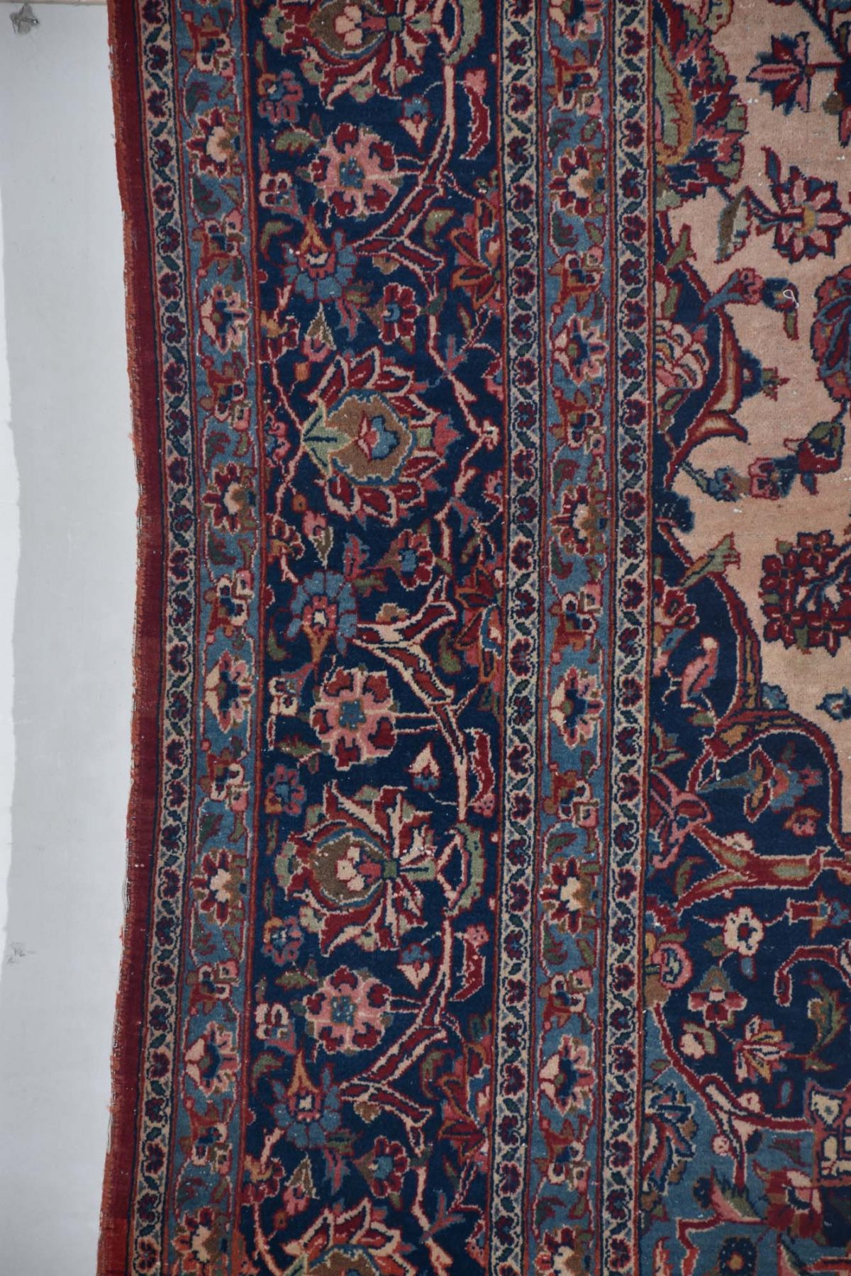 שטיח קאשאן בגווני בז' כחול ואדום