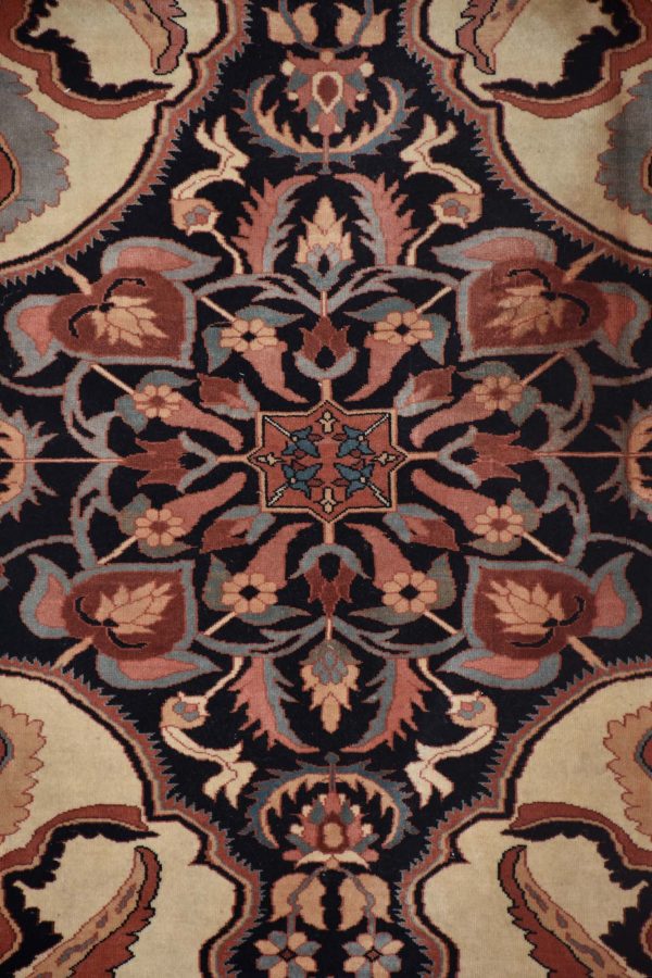 שטיח פרסי בגווני בז כחול ואדום