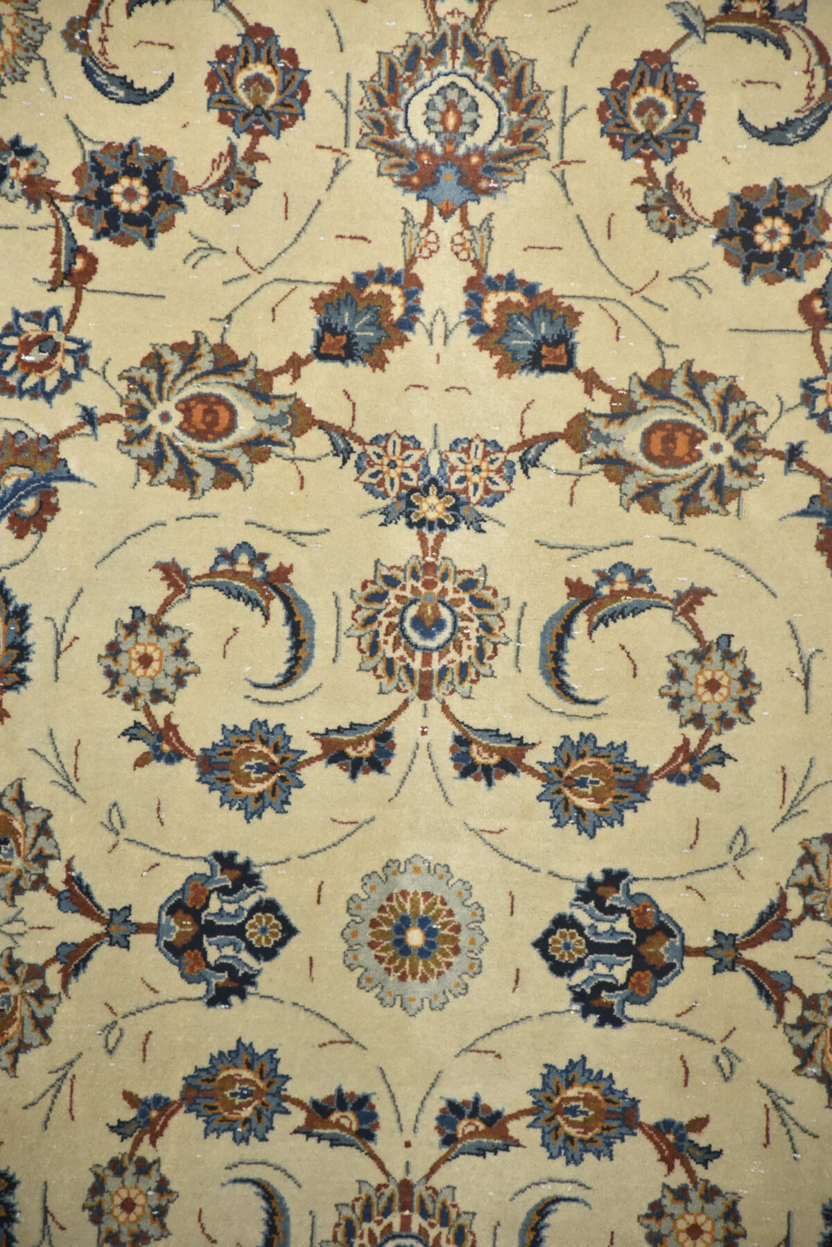 שטיח קאשאן בגווני צהוב אדום וכחול
